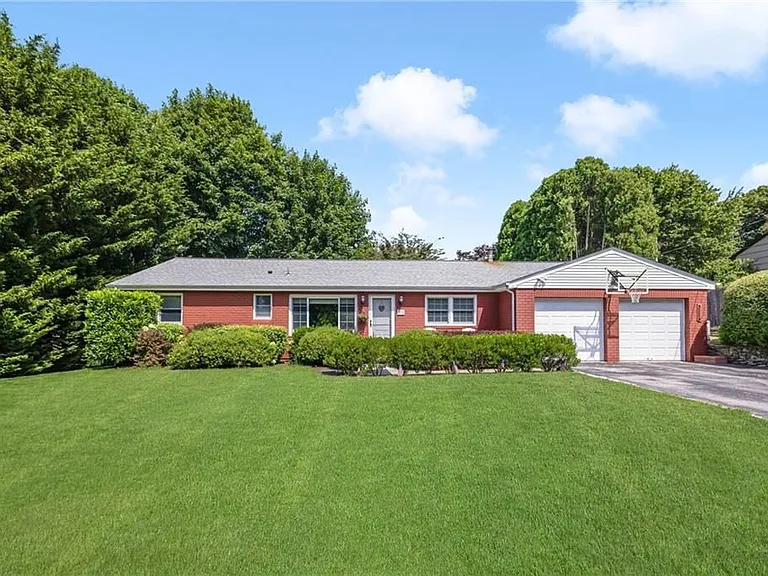 288 Green End Ave — Photo 2