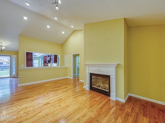 4th image of 3025 Ginnbrooke Ln