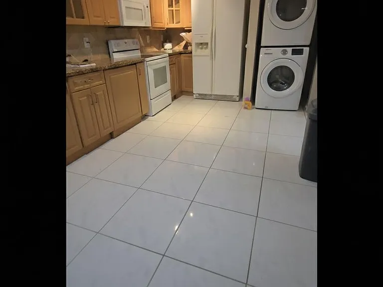 SW 138th Ct — Photo 2