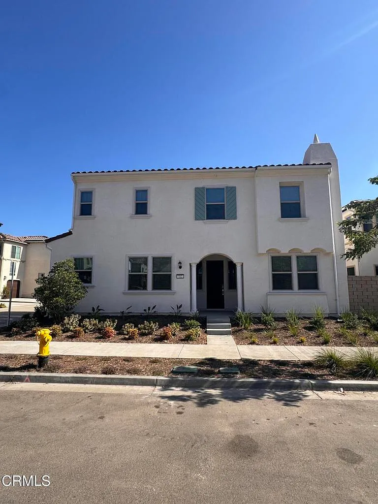 4 bed, 2.5 bath, 2038 sqft, $5,250 — Photo 2