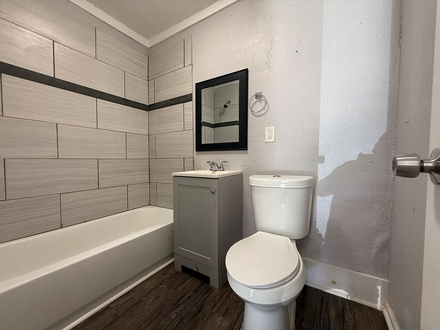 2 bed, 890 sqft, $750 — Photo 2