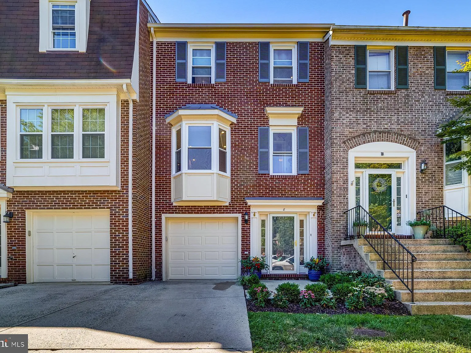 3 bed, 4.0 bath, 1700 sqft, $3,950 — Photo 1