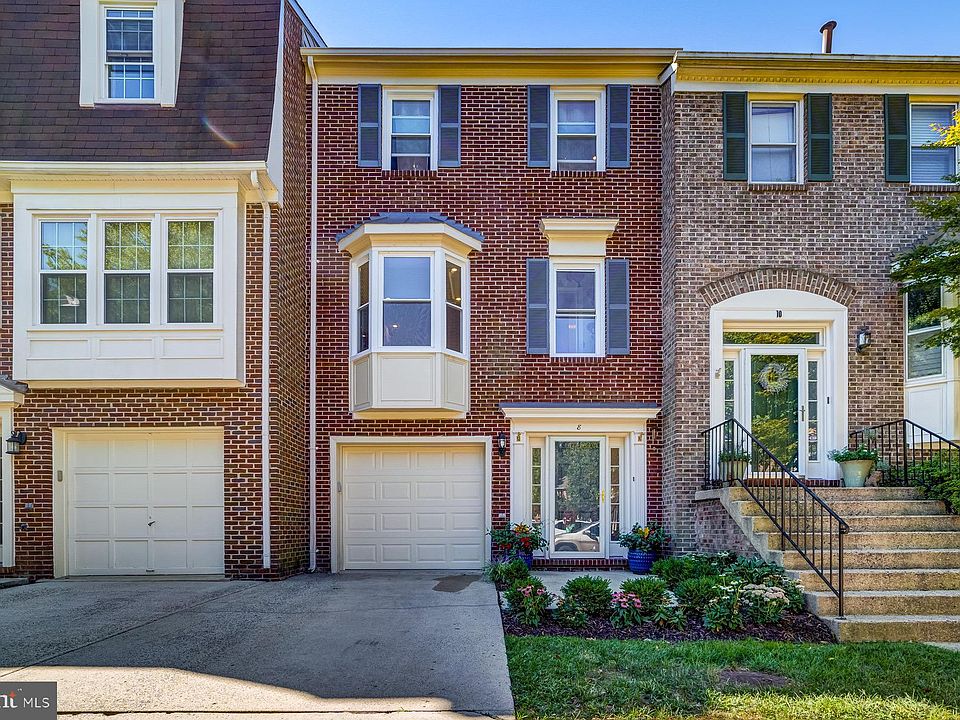 1st image of 8 Carriage House Cir