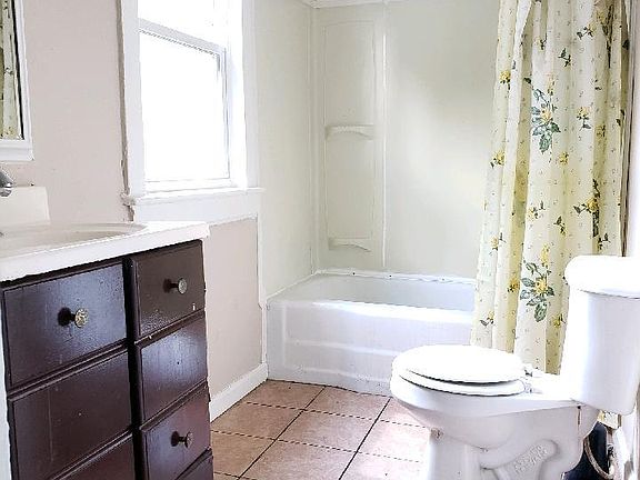 5th image of 611 Heaton St #1