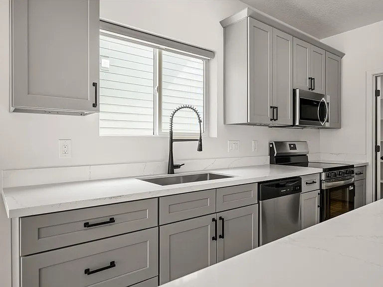 4437 S Garden Dr — Photo 4