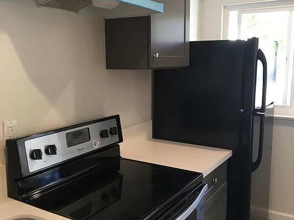 4th image of 141 S Avenue 55 #11