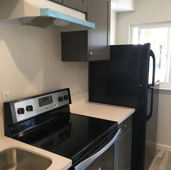 141 S Avenue 55 #11 — Photo 4