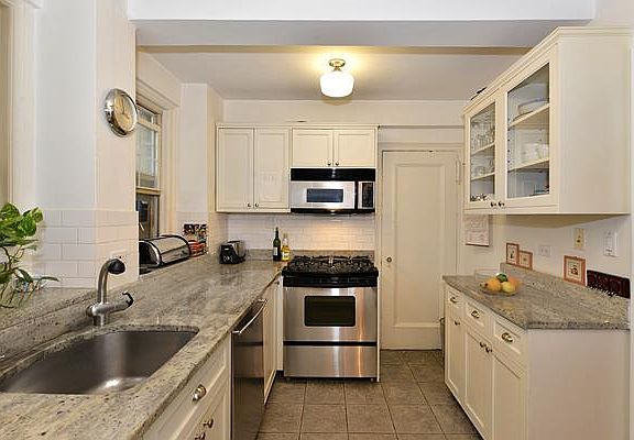 4th image of 324 E 41st St APT 903-C