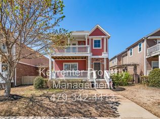 713 N Rupple Rd, Fayetteville, AR 72704