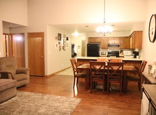 1003 Pleasantview Ave, Little Chute, WI 54140