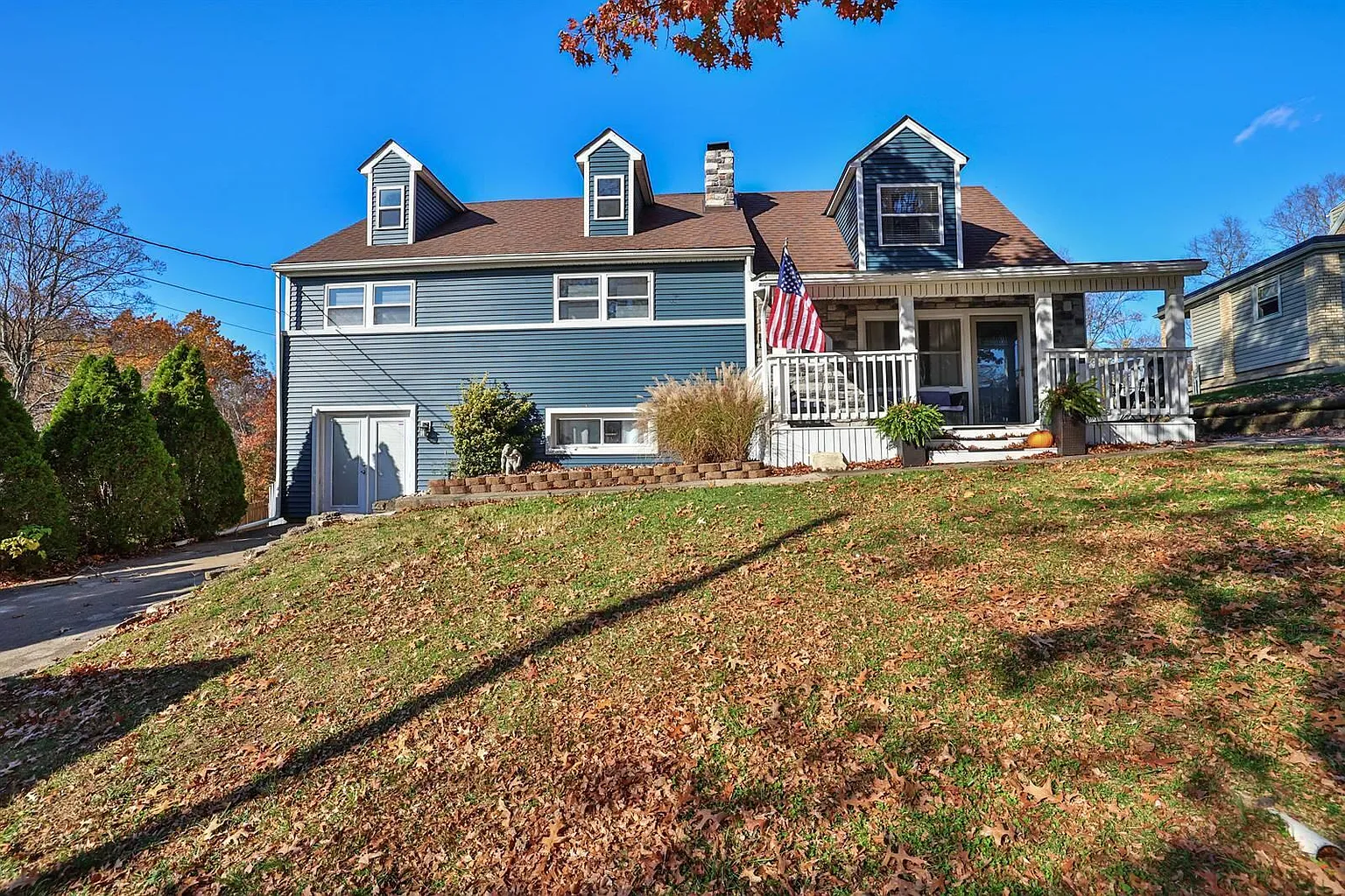 724 Saint Matthews Cir photo 1