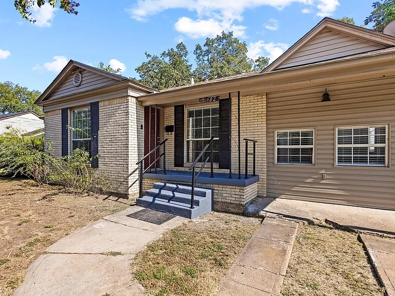 82 Vaughn Dr — Photo 1