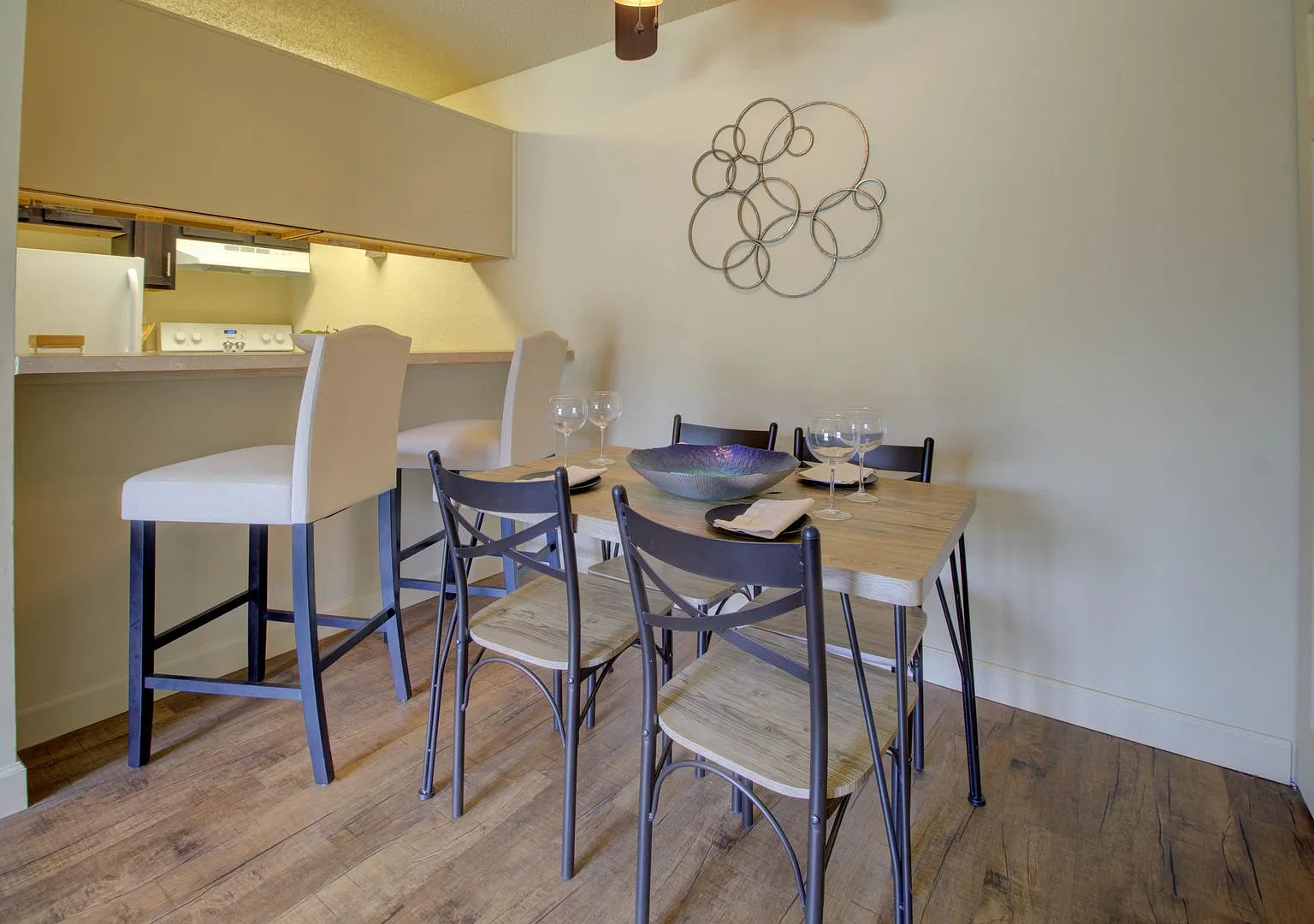 Stadium Apartments — Photo 4