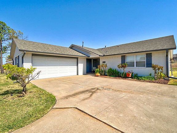2nd image of 224 SW Crystal Hills Dr