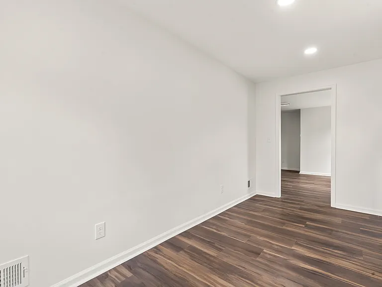 753 W Washington St #B — Photo 11