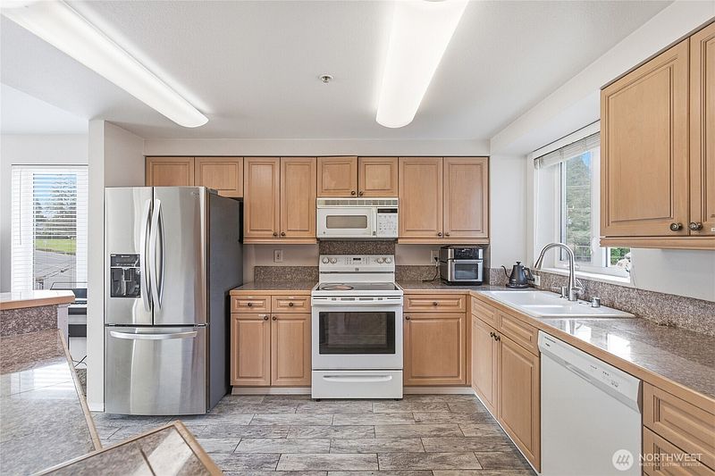 5th image of 15020 Bothell Way NE #406