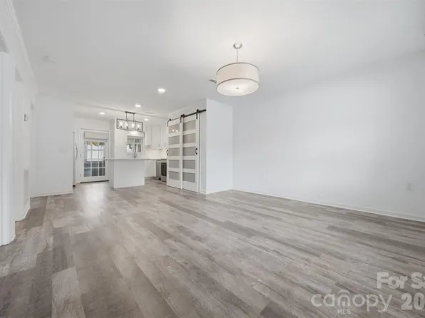 115 23rd St NW APT 25, Hickory, NC 28601