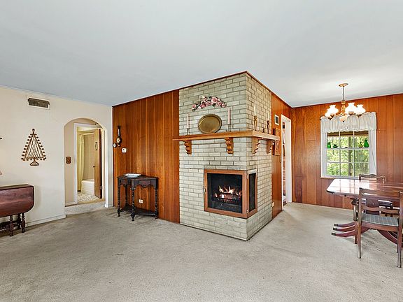 3rd image of 2207 Sunset Dr