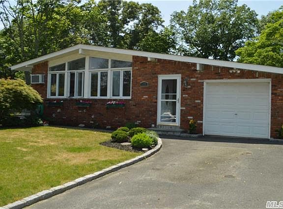 2nd image of 224 Maplecrest Dr
