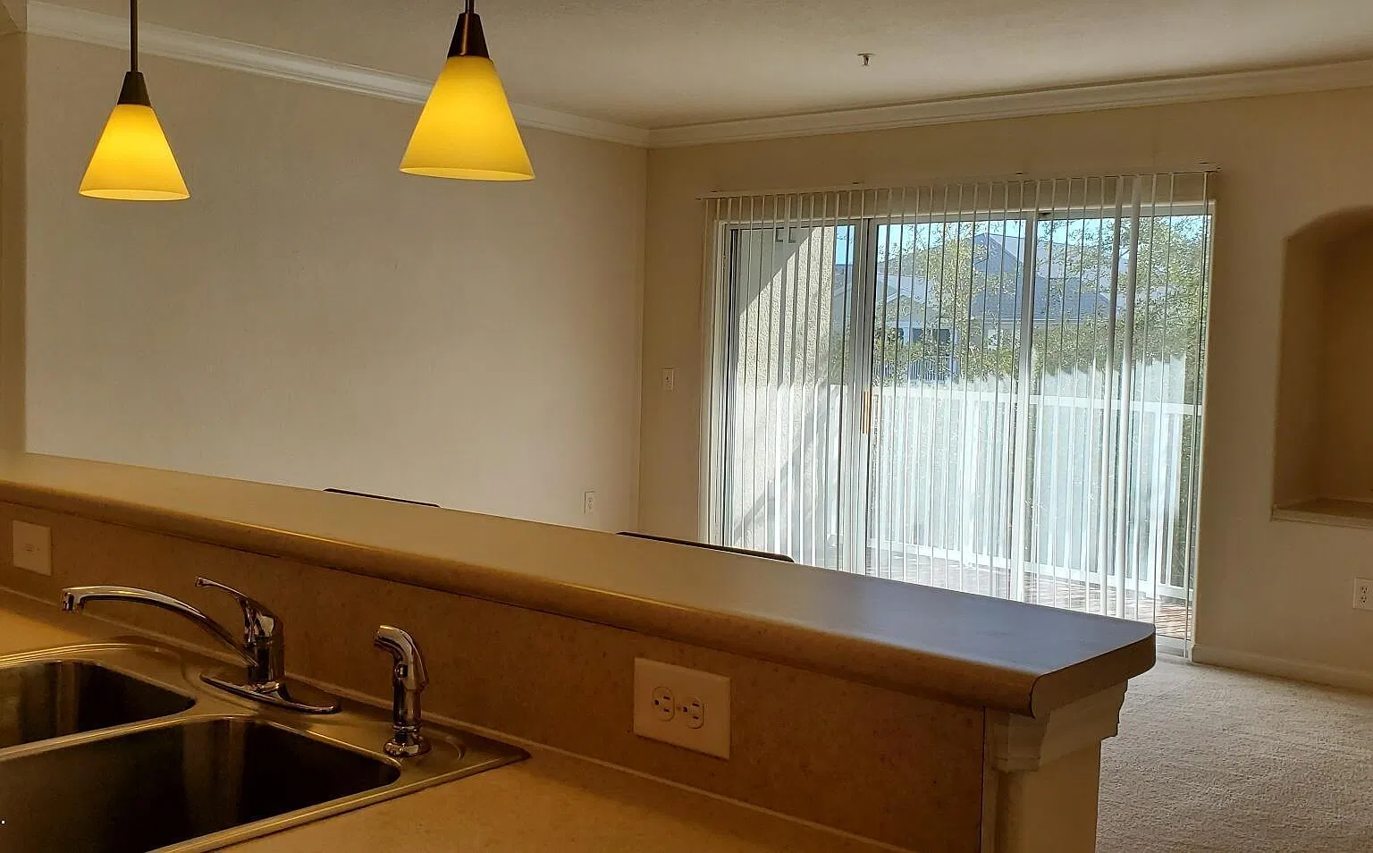 1 bed, 1.0 bath, 1040 sqft, $1,150 — Photo 3