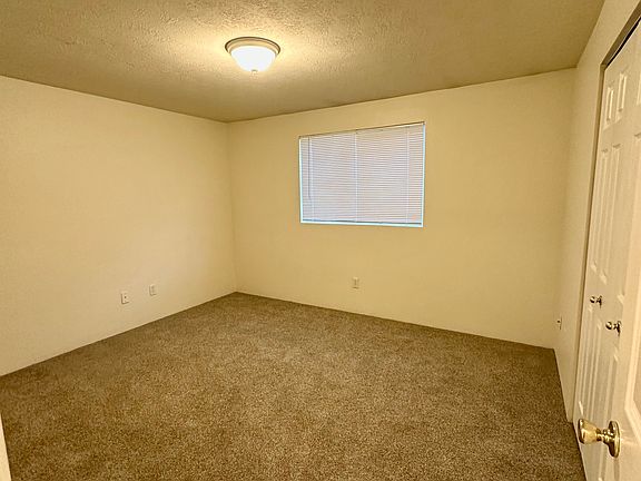 5th image of 609 NE Larch Ave #611