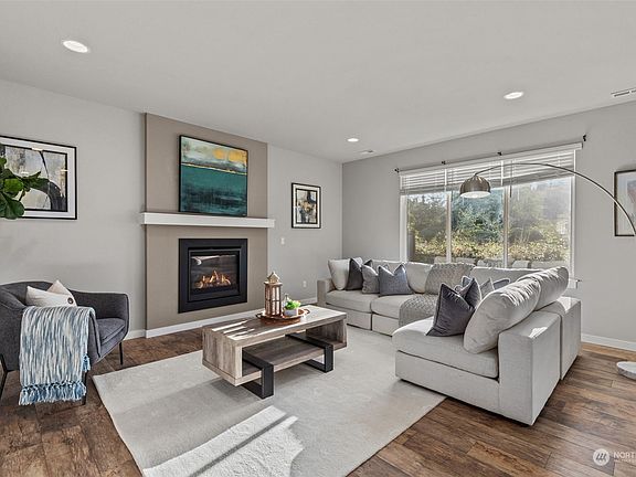 5th image of 3041 85th Drive NE