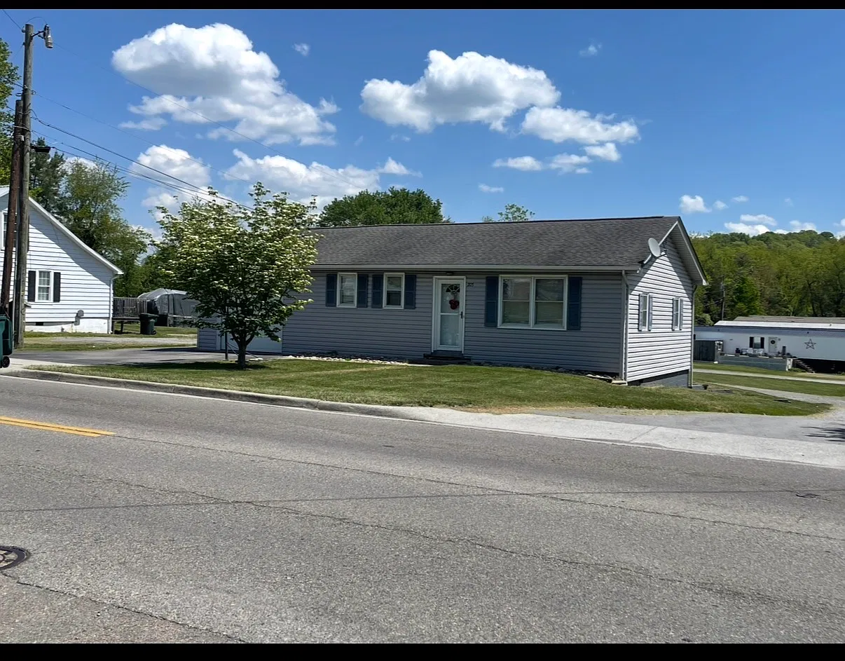 2 bed, 1100 sqft, $1,200 — Photo 1
