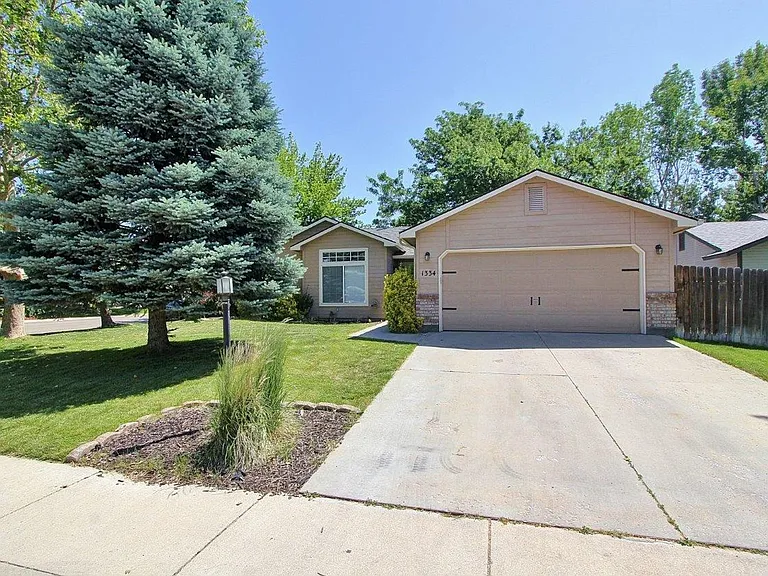 1334 N Gawaine Pl — Photo 1