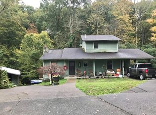 1555 Oaklake Dr NE, Dalton, GA 30721