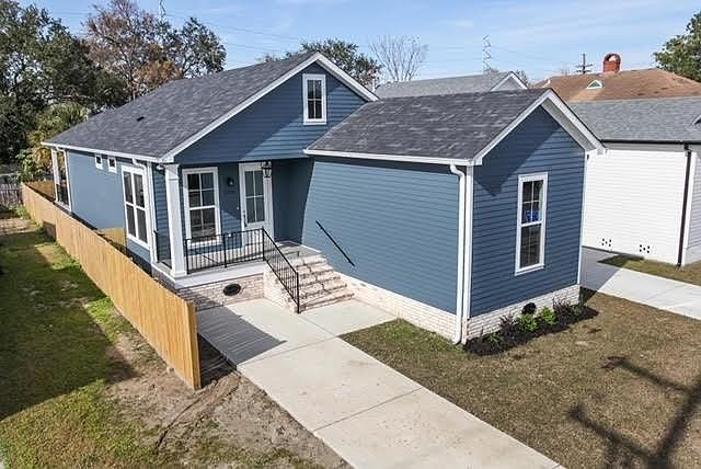 1st image of 2524 Dante St