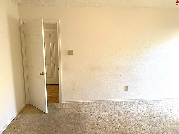 3rd image of 1869 Larkspur Dr