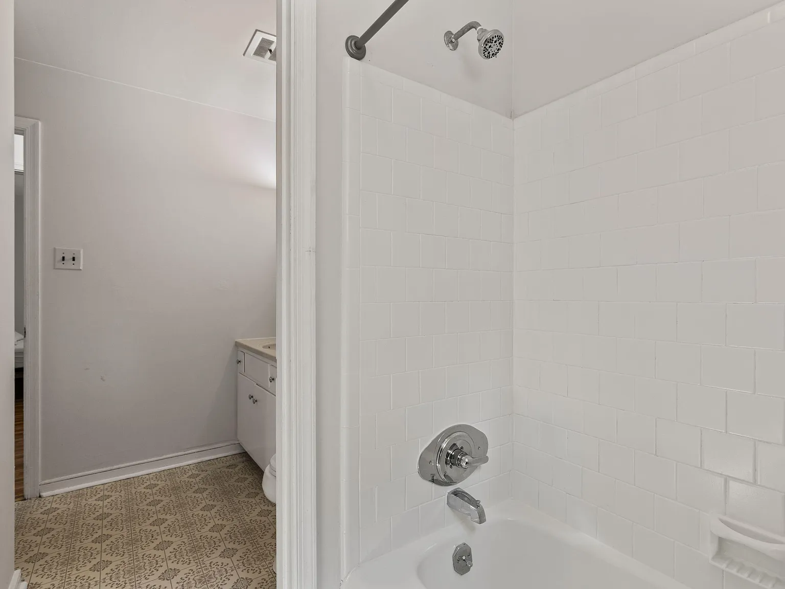 4 bed, 3.0 bath, 1706 sqft, $910 — Photo 4