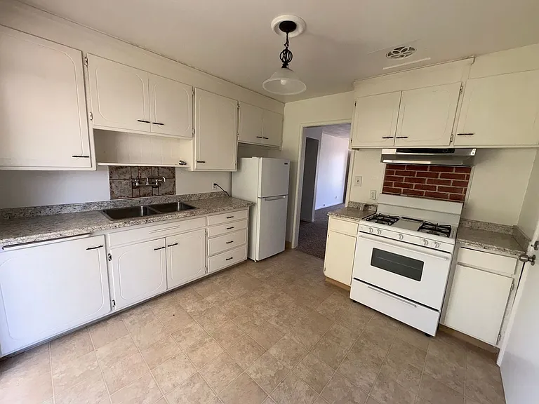 324 Cottonwood St — Photo 10