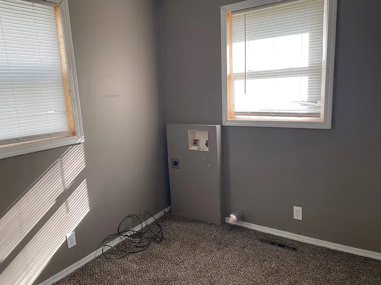609 W Franklin St — Photo 12