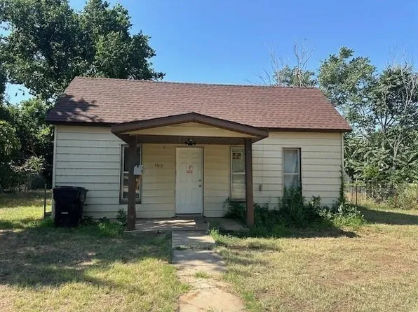 309 W 2nd St, Watonga, OK 73772