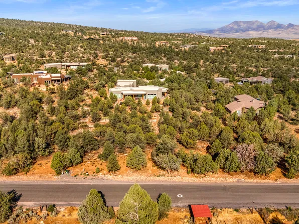 401 N Doe Valley Dr, Dammeron Valley, UT 84783
