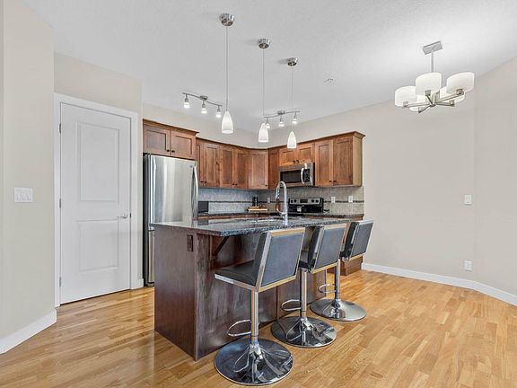 3rd image of 208-5110 36th St #208