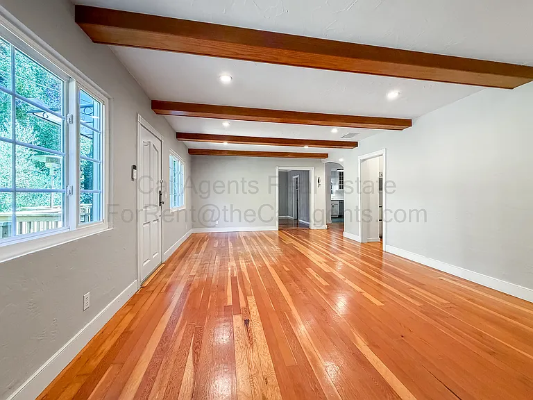7352 Saroni Dr — Photo 2