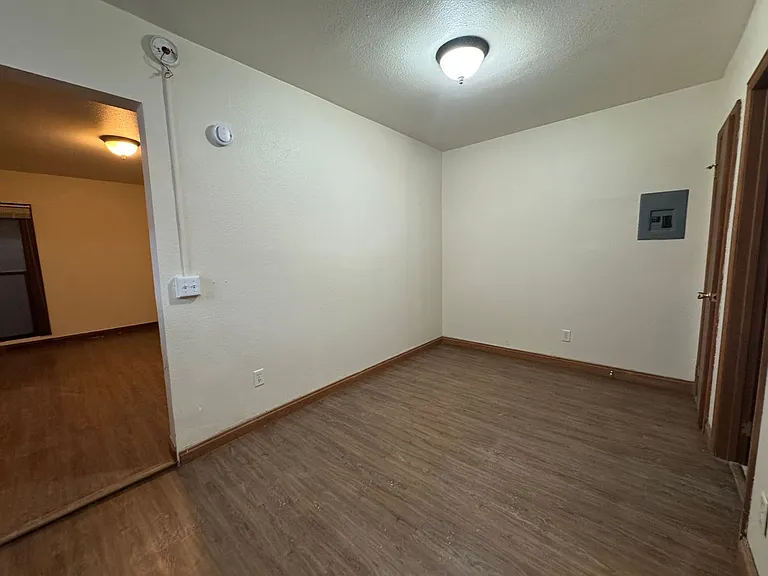 Regis Apartments — Photo 10