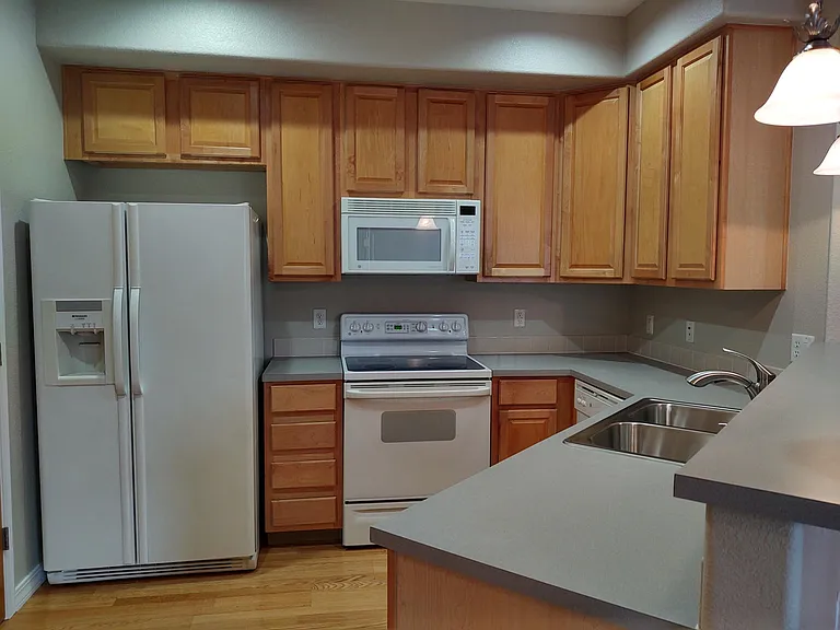 5220 Boardwalk Dr #B12 — Photo 6