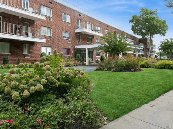 320 East Shore Road #30B, Great Neck, NY 11023