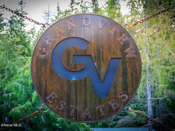 40 Palouse Dr #B12, Nordman, ID 83848