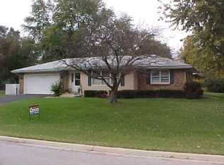 1145 Lindenwood Dr, Aurora, IL 60506