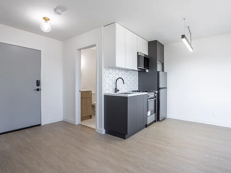 1811 Tamarind Ave — Photo 27