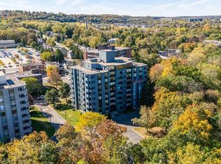 606 Village Grn #6, Hamilton, ON L8G 5B7