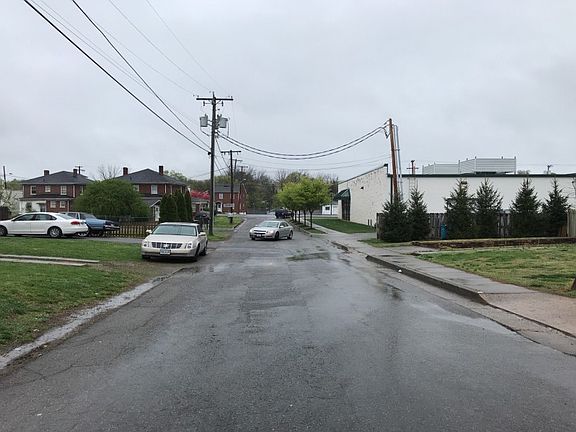 4th image of 2627 Lyndhurst St NW