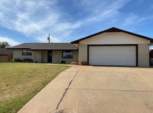 924 Sherwood Rd, Clinton, OK 73601