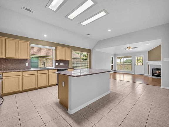 3rd image of 4109 Oak Point Dr
