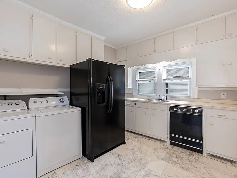 3107 Lucas St — Photo 10