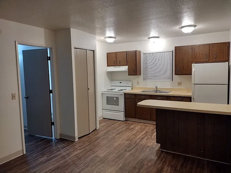 3520 E 2nd St #10 — Photo 19